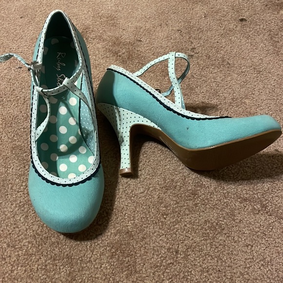 Ruby Shoes size 9 - Picture 2 of 2